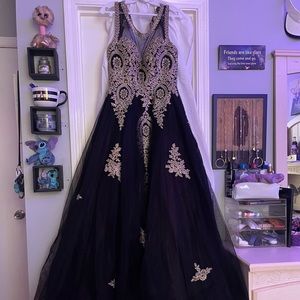 Selling my prom dress(never worn)